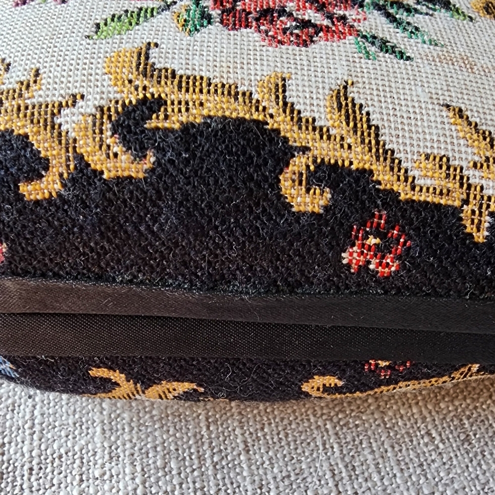 Vintage Regale Embroidered floral clutch with magnetic snap. Good used condition - Picture 2 of 5